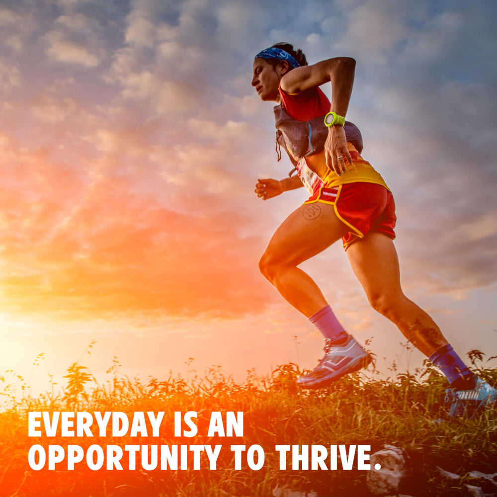 Persona bebiendo Vitalyte tras ejercicio, mejora hidratación y energía