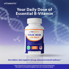 Vitamatic tableta en mano para comparar tamaño y facilidad de ingestión