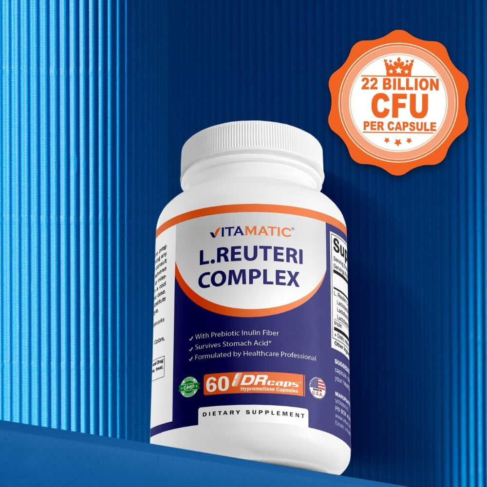 Cápsula Vitamatic en mano para comparar tamaño y facilitar la toma
