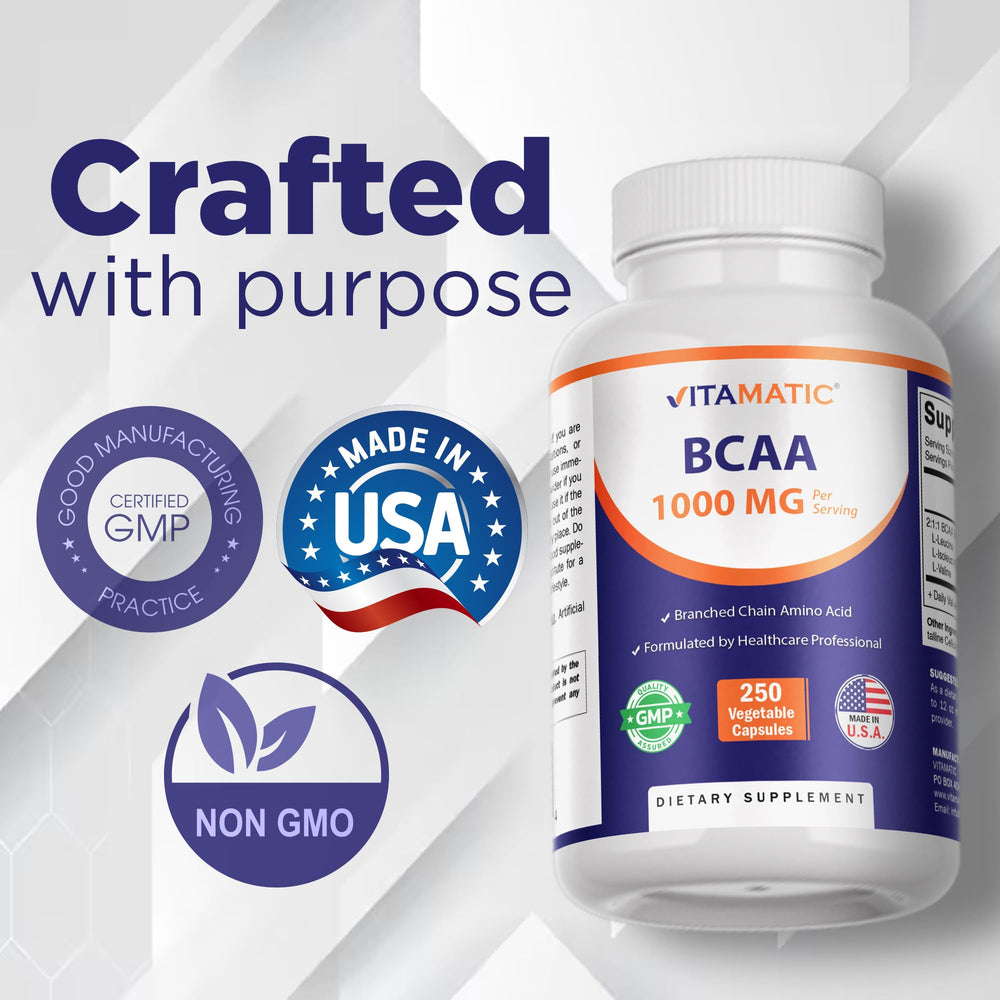 Vitamatic cápsula en mano para escala, ilustra tamaño y comodidad al tragar