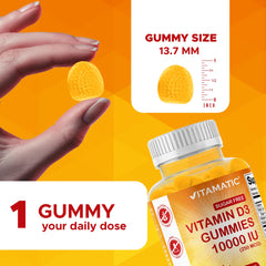 Vitamatic gomita en mano que ilustra tamaño de la porción fácil de masticar