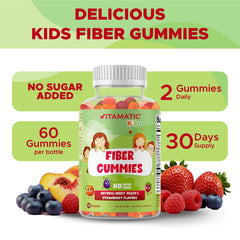 Vitamatic gomita en mano para comparar tamaño y dosificación fácil