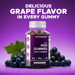 Vitamatic gomitas sobre fondo natural que resalta sabor natural a uva y forma pectínica