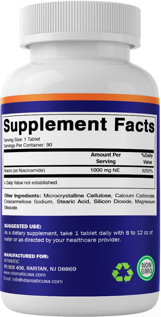 Vitamatic tableta en una rutina matutina junto a vaso de agua para uso práctico