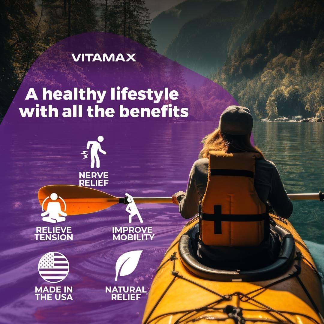 Comparación en mano del frasco de 60ct de Vitamax para referencia de tamaño