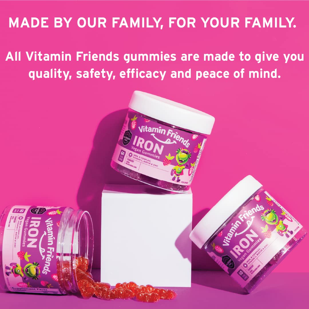 Varias gominolas Vitamin Friends en bandeja mostrando color fresa atractivo
