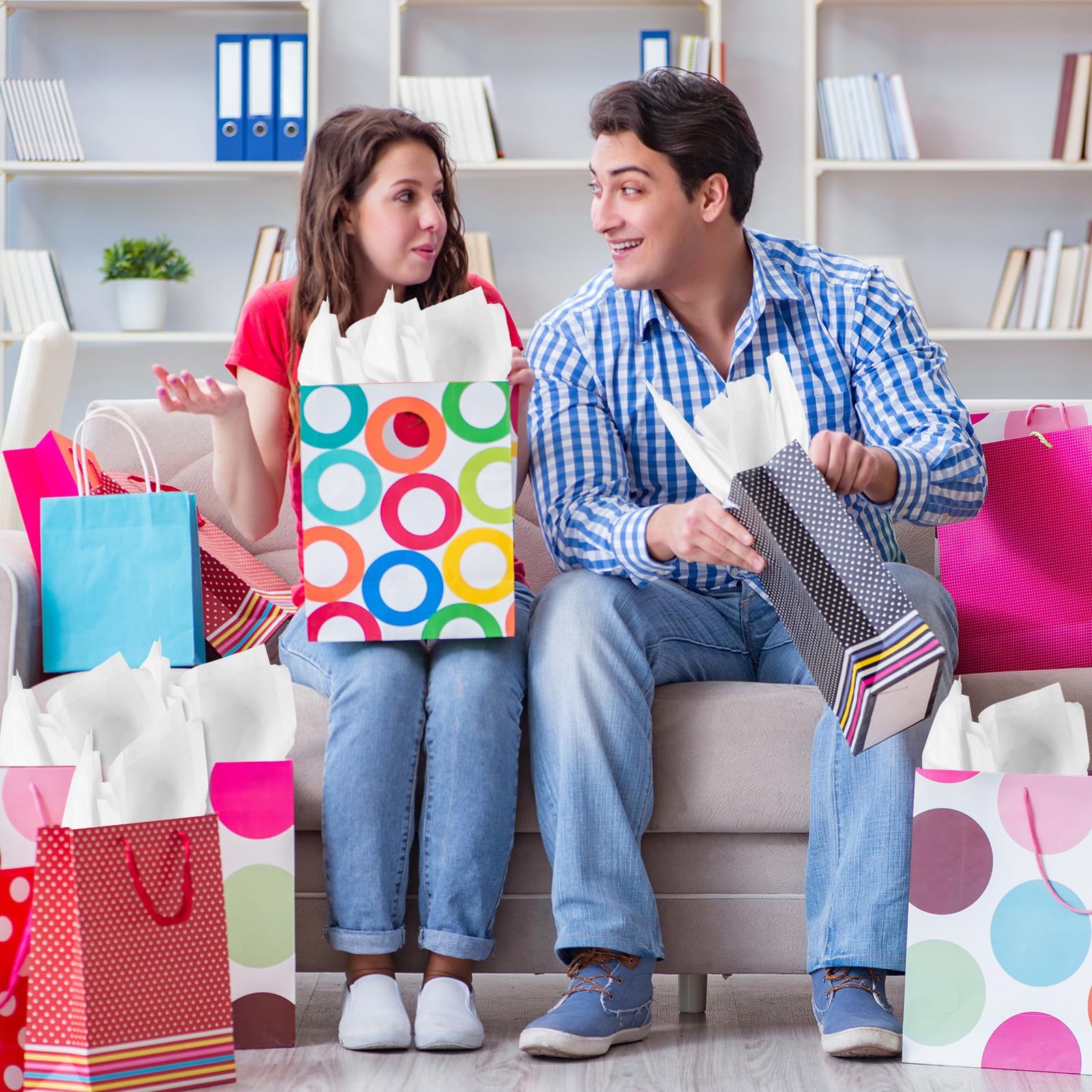 VOKOY comparación de escala junto a un regalo para referencia de tamaño