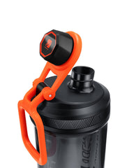 VOLTRX Gallium en uso en gimnasio mezclando batido rápidamente