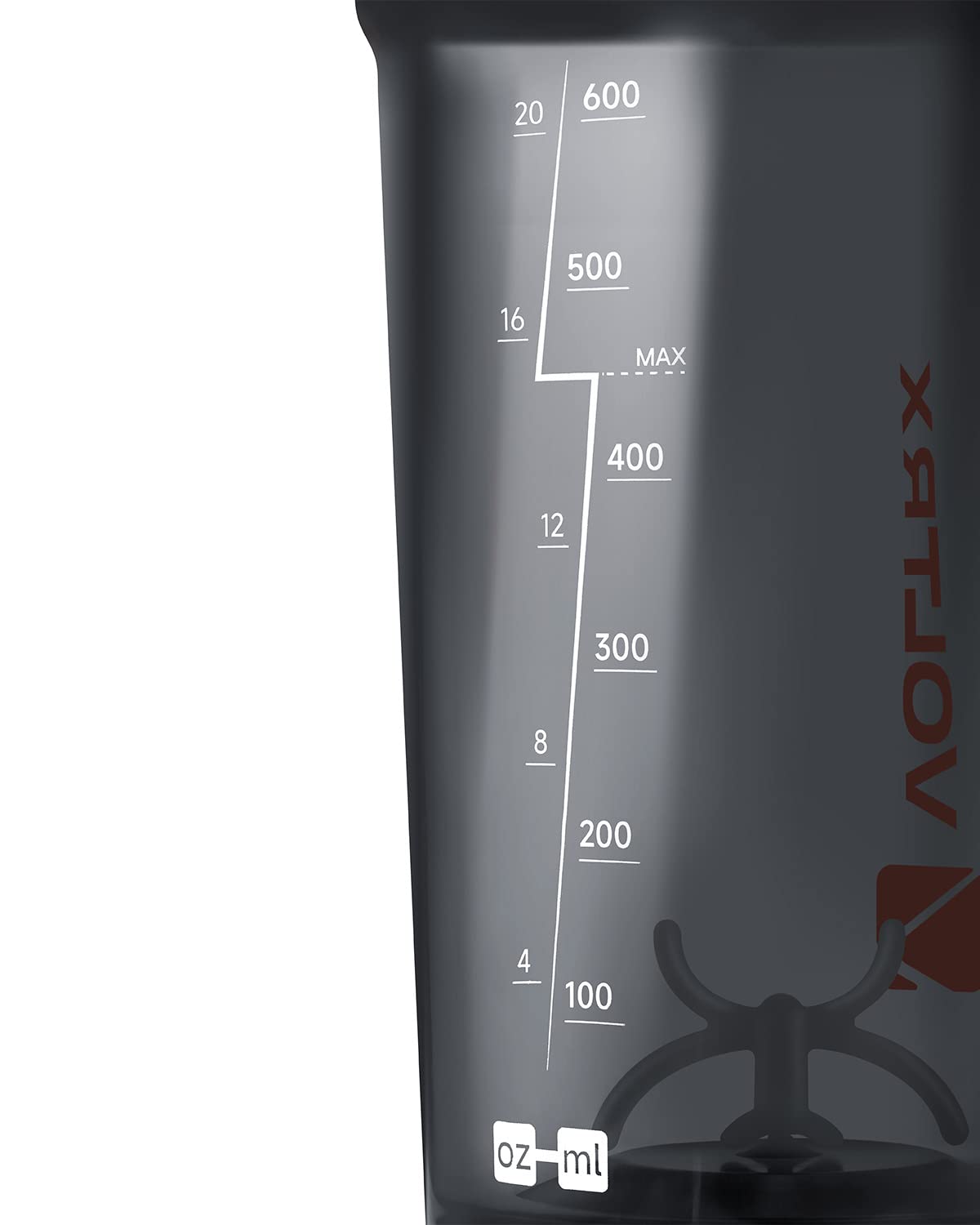 VOLTRX en uso en gimnasio mezclando proteína rápidamente y silenciosamente