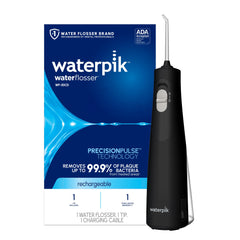 Waterpik frontal mostrando diseño portátil y beneficio de transporte fácil