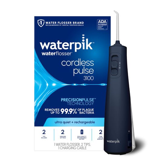 Waterpik imagen frontal del irrigador con diseño portátil y azul, facilita limpieza interdental