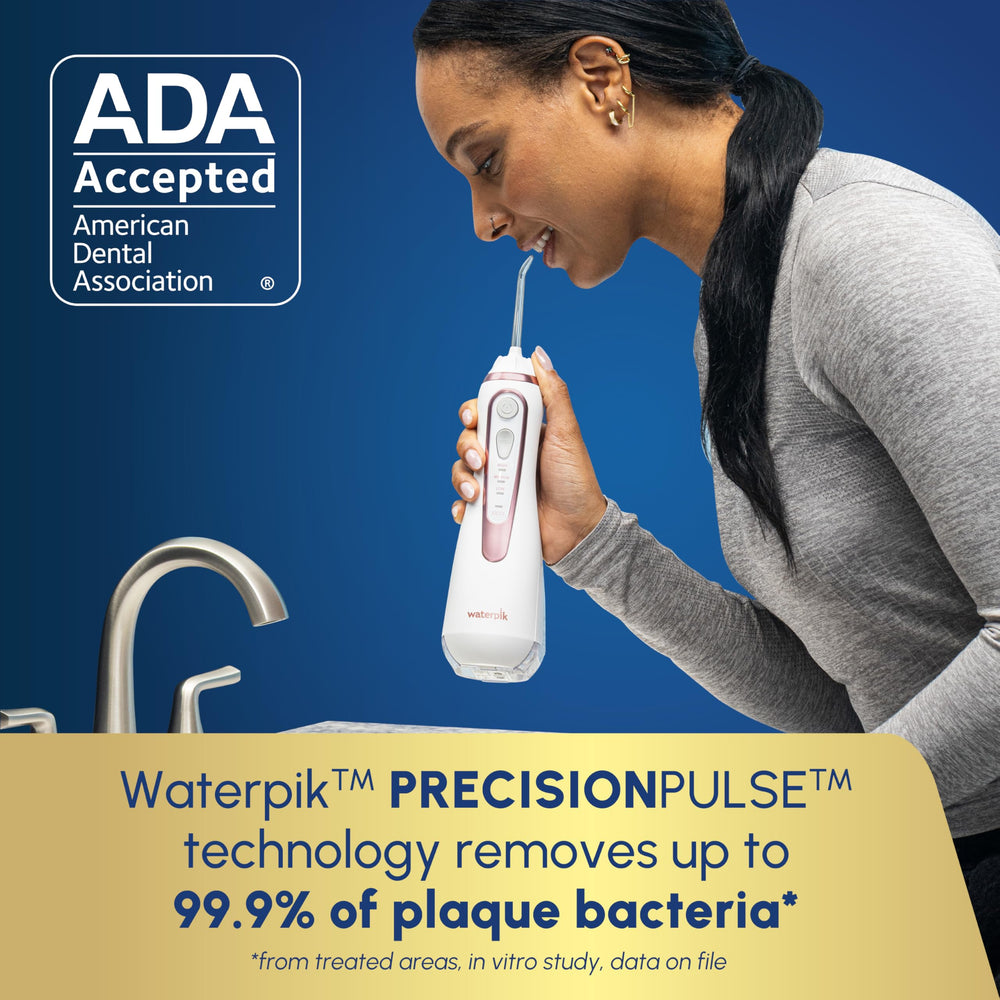 Primer plano de boquilla de precisión Waterpik, ideal para salud gingival y limpieza puntual