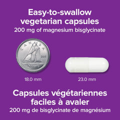 Webber Naturals cápsula en mano para comparar tamaño, beneficio dosis cómoda