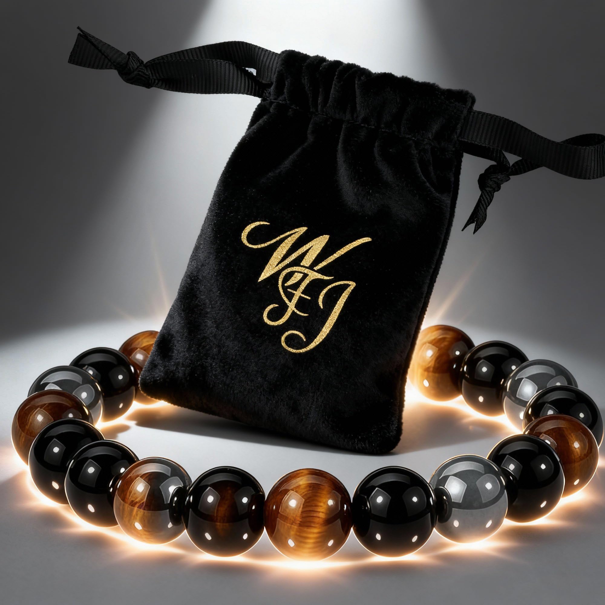 WFJ pulseras en mano para comparar tamaño y ajuste en muñeca