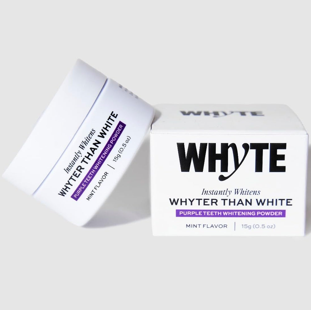 Envase frontal de WHYTE Purple Teeth Whitening Powder con apariencia profesional y efecto inmediato
