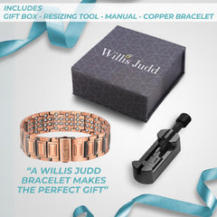 Willis Judd pulsera ambientada con ropa casual, aspecto masculino