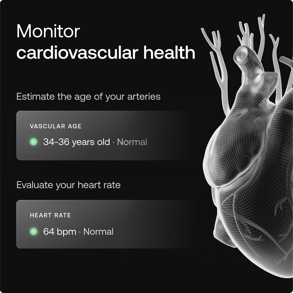 Persona usando WITHINGS Body Scan registrando peso y ritmo cardiaco