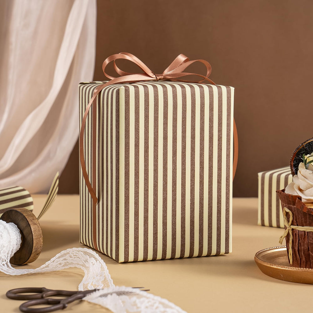 WRAPAHOLIC comparación de tamaño junto a una caja para escala visual