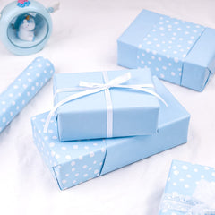 WRAPAHOLIC etiqueta y cinta sobre papel combinan estilo y contraste