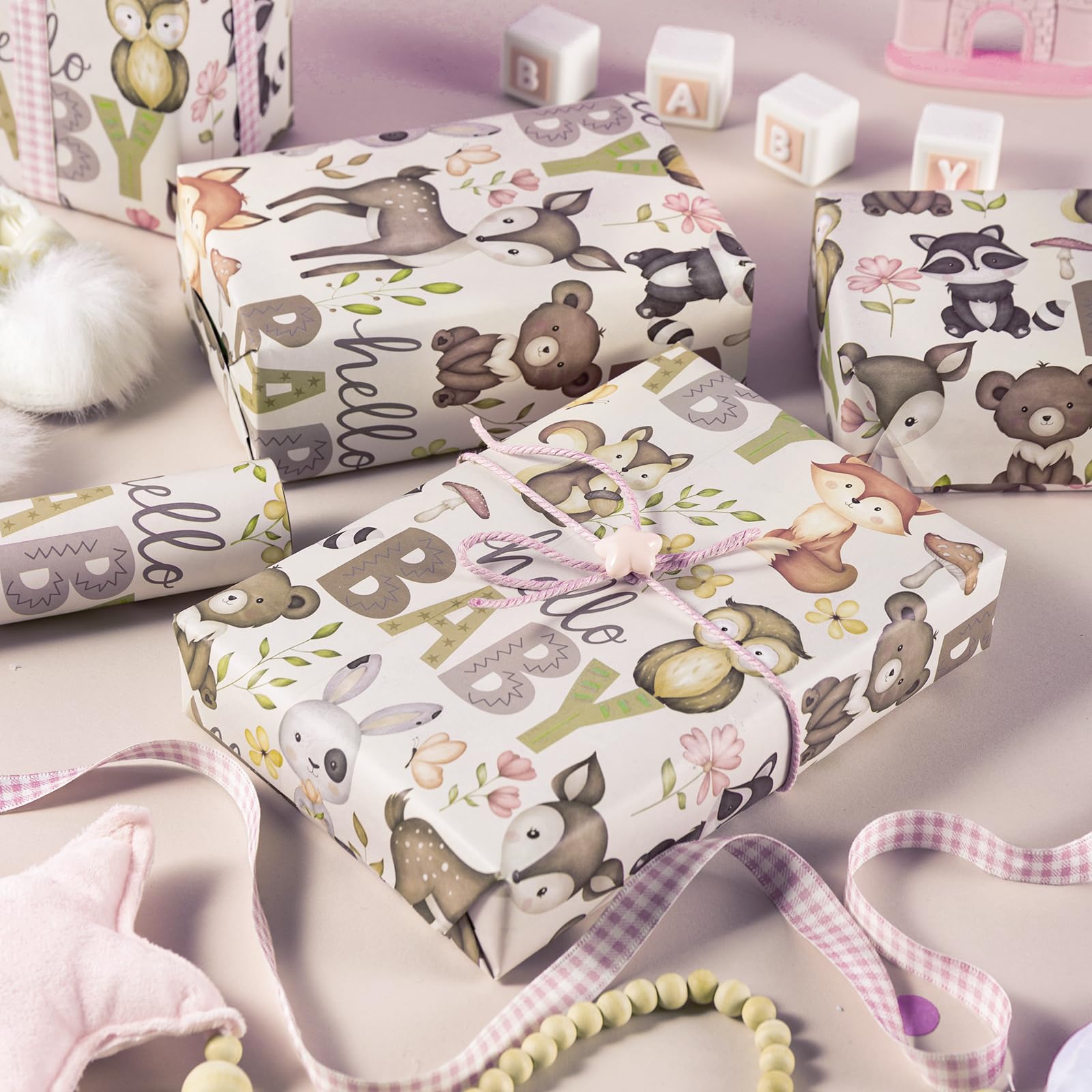 WRAPAHOLIC envolviendo regalo infantil con acabado bonito
