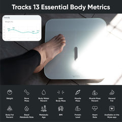 Wyze Smart Scale X en uso con adulto descalzo ilustrando estabilidad y consistencia