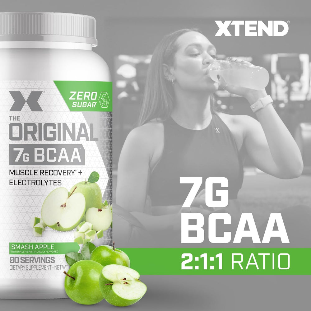 Xtend bebida mezclada en vaso durante entrenamiento para hidratación rápida