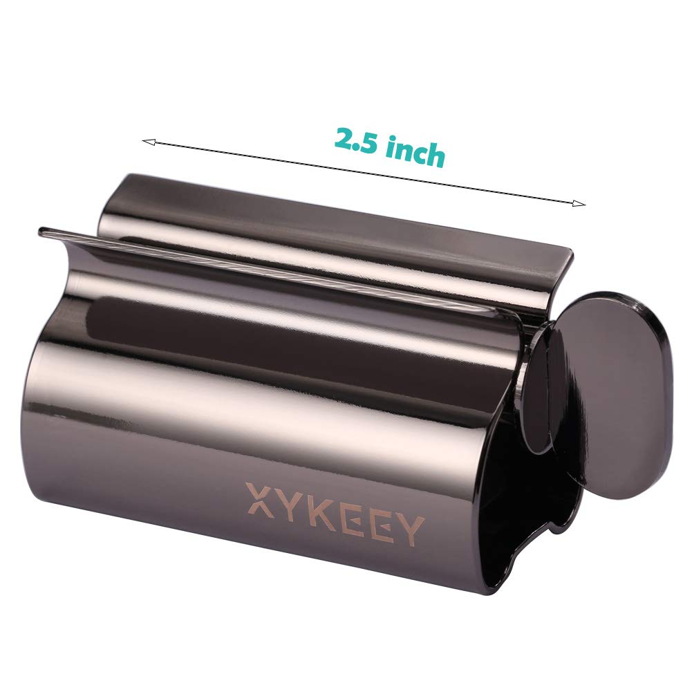 XYKEEY aplicador en uso exprimiendo pasta dental eficientemente