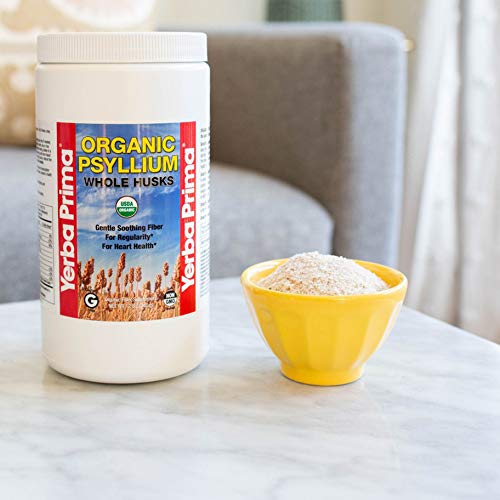 Vaso con psyllium Yerba Prima recién agitado listo para beber, mezcla rápida