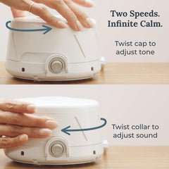 Yogasleep Dohm Classic junto a objeto para comparar tamaño y facilitar transporte