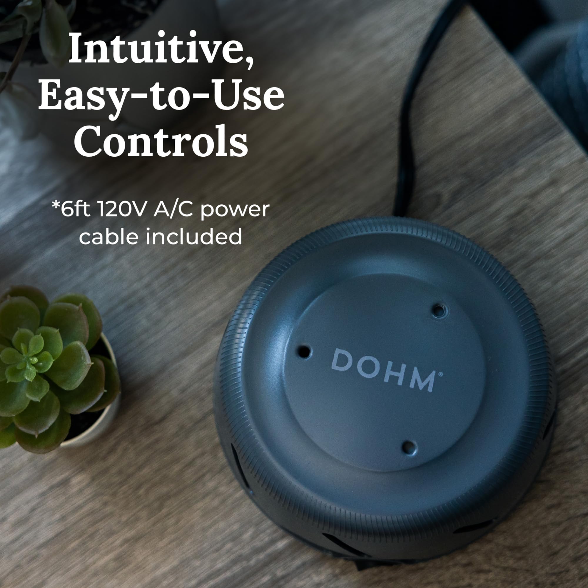 YOGASLEEP Dohm Uno en mesa de oficina protegiendo privacidad y concentración