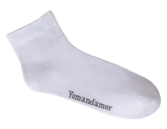 Yomandamor calcetines puestos durante una caminata para comodidad diaria