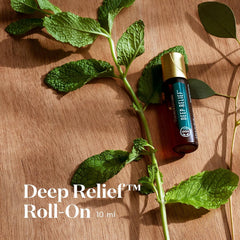Young Living Deep Relief aplicador de bola en primer plano para masaje cómodo