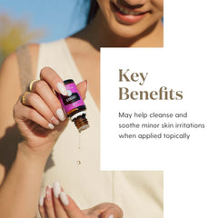 Young Living gota de aceite en cucharita mostrando pureza y control