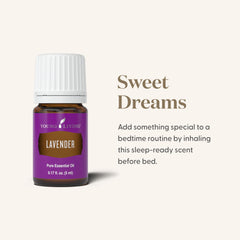 Young Living frasco junto a mano para comparar tamaño portátil