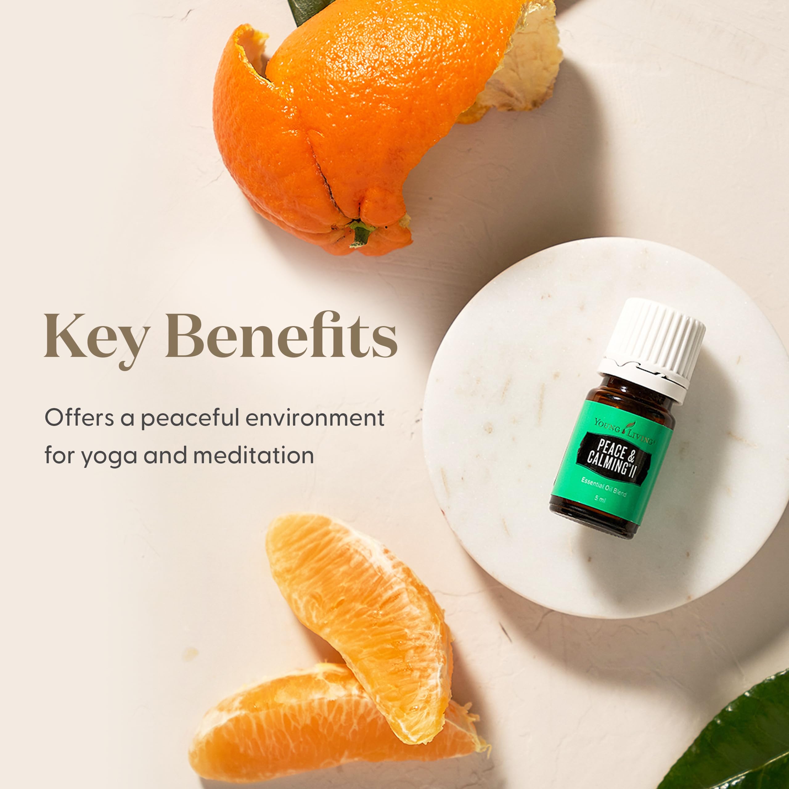 Young Living frasco junto a llave y móvil para comparar tamaño portable