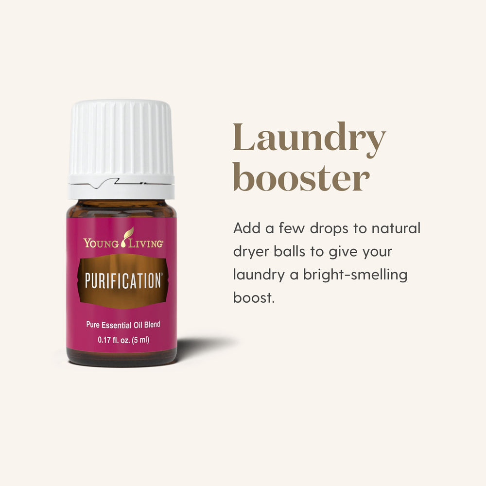 Comparación de tamaño del frasco Young Living Purification 5ml en mano