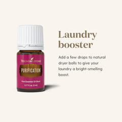 Comparación de tamaño del frasco Young Living Purification 5ml en mano