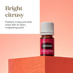 Gota de Young Living Purification en superficie que muestra textura concentrada
