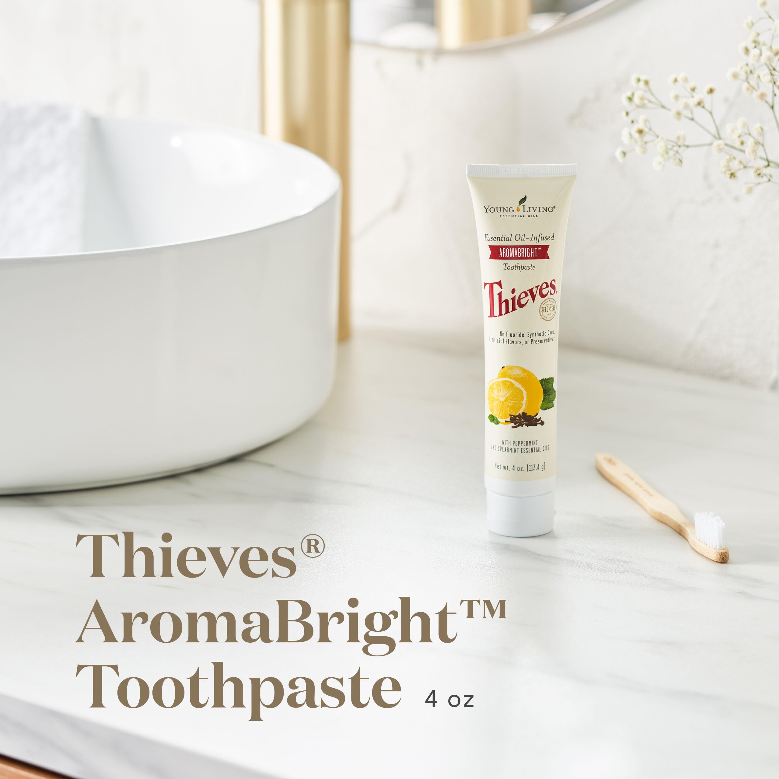 Young Living textura de la pasta dental destacando limpieza natural