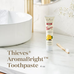Young Living textura de la pasta dental destacando limpieza natural