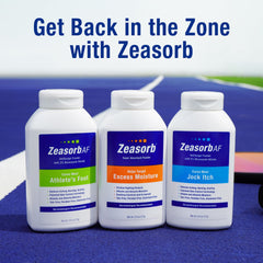 Atleta aplicando Zeasorb antes de entrenar para prevenir hongos