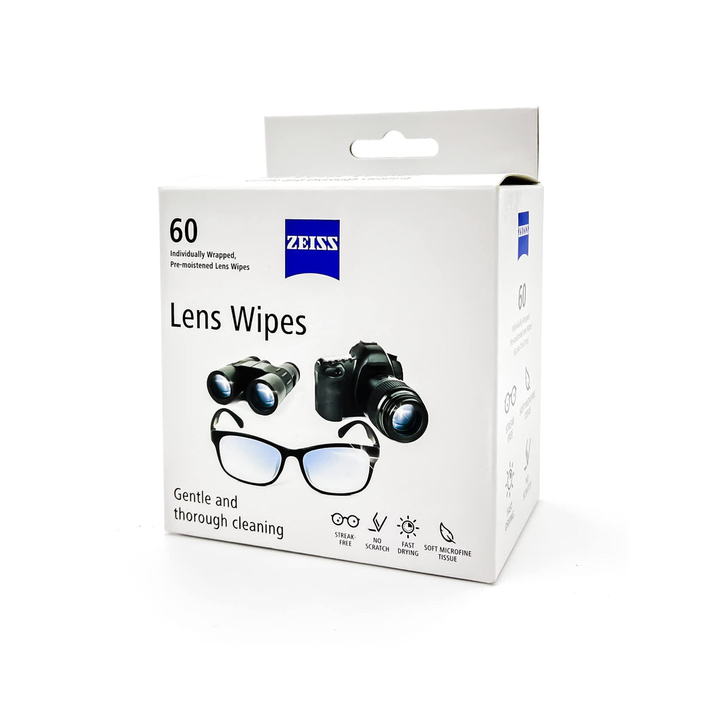 ZEISS persona limpiando gafas con la toallita para eliminar huellas