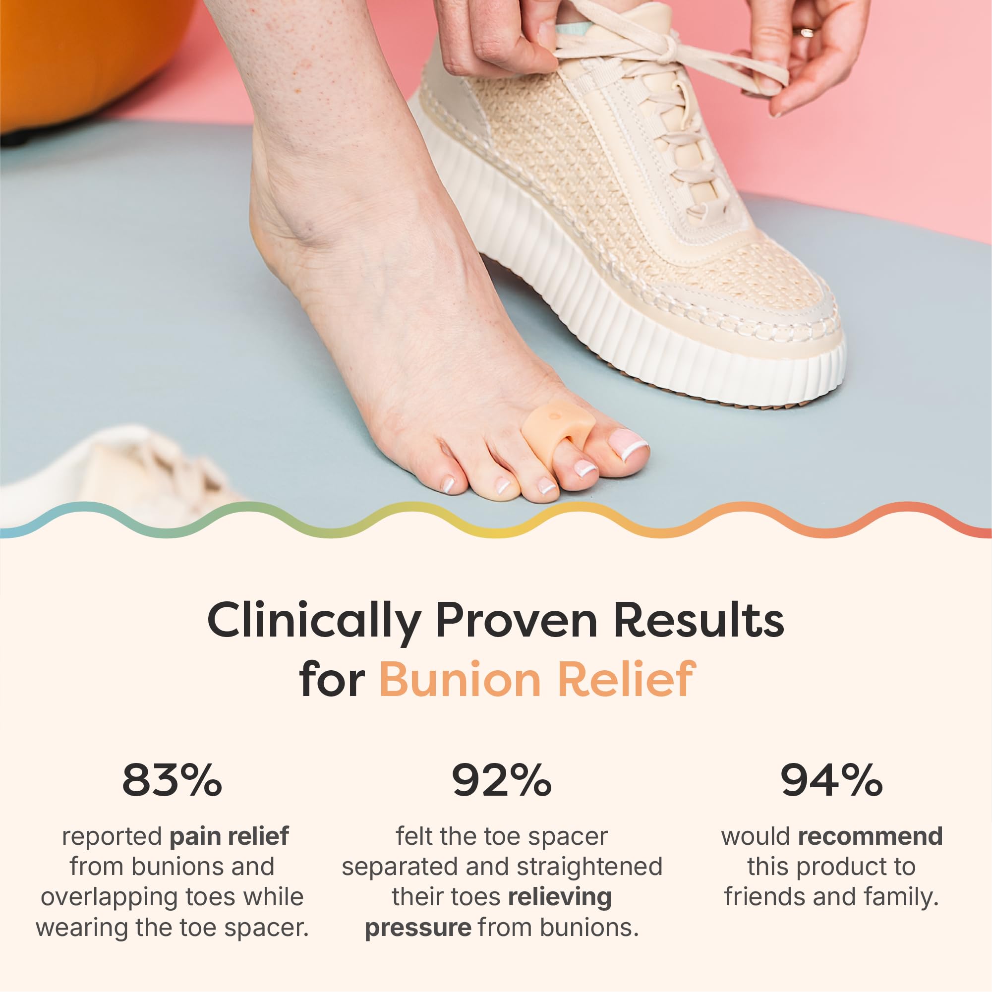 ZenToes en uso dentro de un zapato proporcionando espacio entre dedos