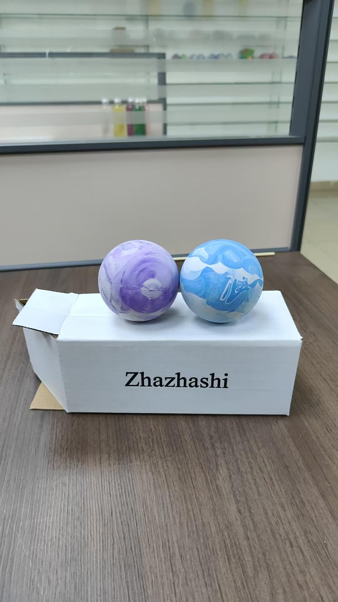 Zhazhashi etiqueta mostrando material de goma resistente y duradera
