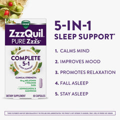 ZzzQuil cápsula entre dedos para comparar tamaño y dosificación práctica