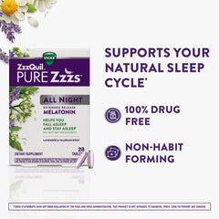 ZzzQuil tabletas en mano para apreciar tamaño y dosificación segura